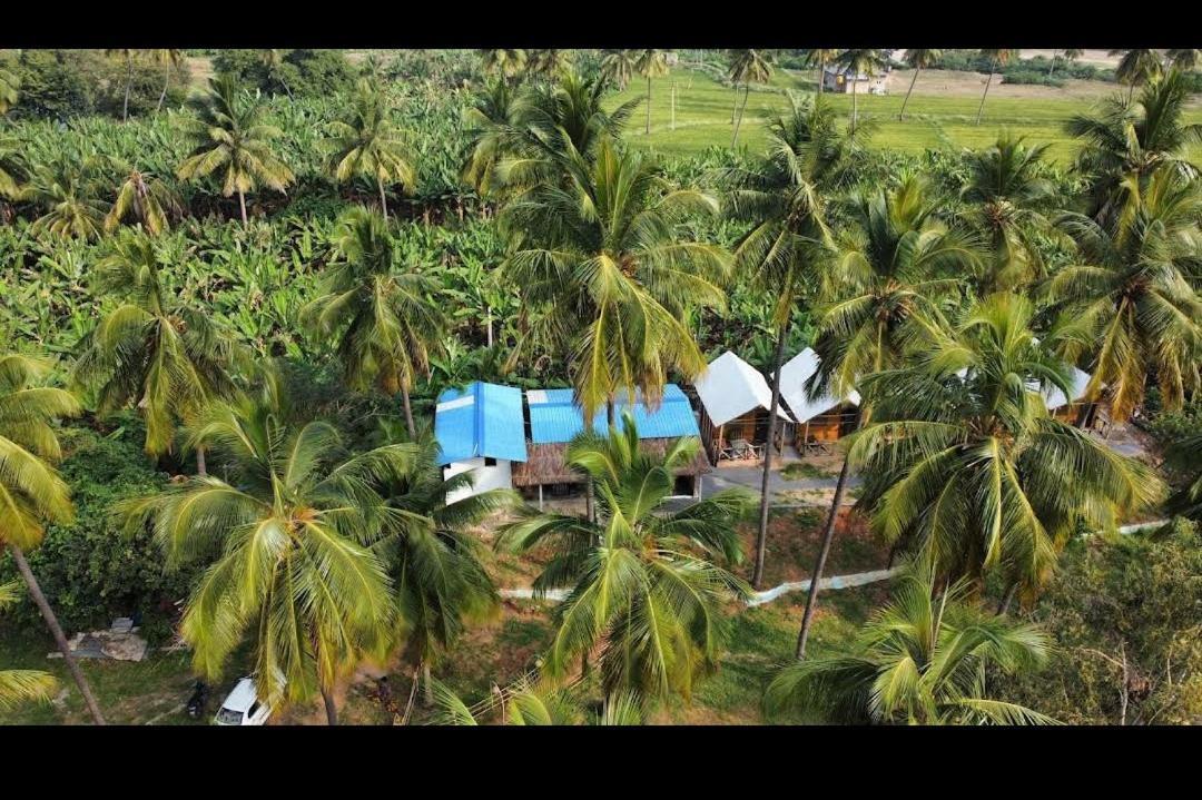 River Bay Hampi Hotel Buitenkant foto